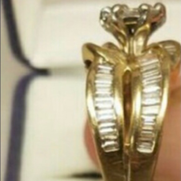 14kt diamond wedding ring size 5 can be resized - Picture 3 of 7